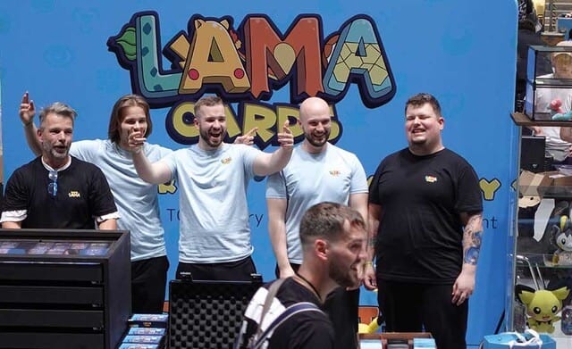 Lamacards Team bei der Spielemesse, kreative Karten für Fans, innovative Sammelkarten.