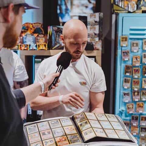 Karten-Nacht bei Lamacards, Sammelkarten für Spiele und Sammler, exklusiv bei Foolsmate de_DE.